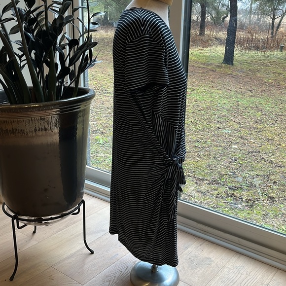 VGUC Vince dress - Picture 8 of 11